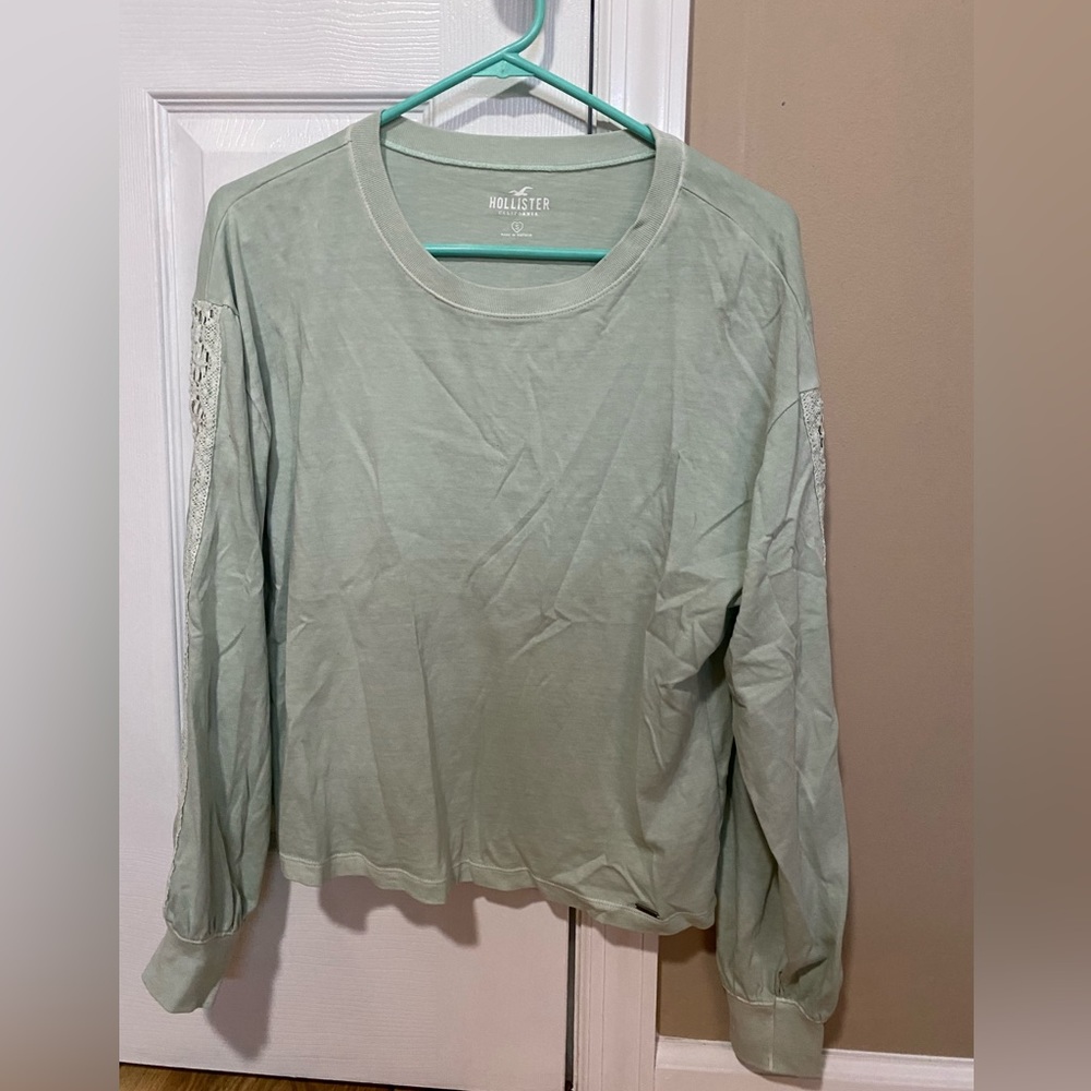 mint hollister long sleeve tee with crochet detail